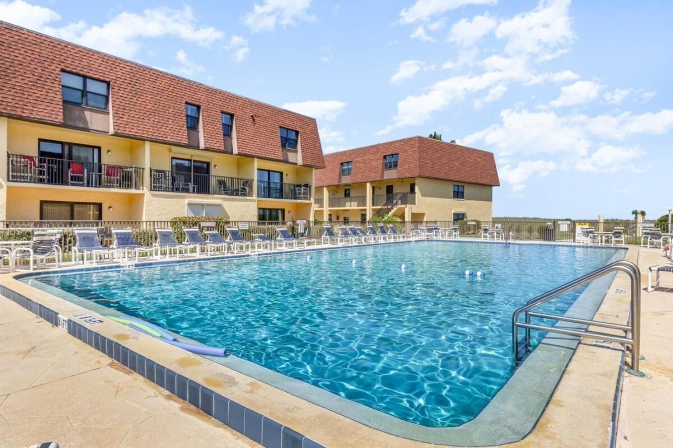 Pier Pressure Beachfront Wpool شاطئ كوكوا المظهر الخارجي الصورة